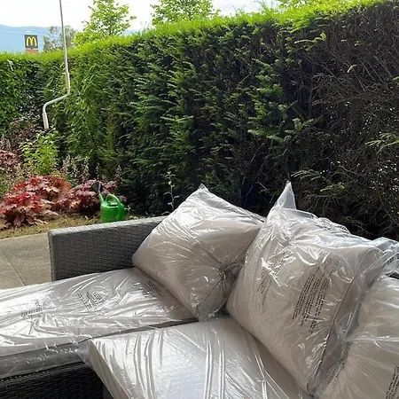 2 Bedrooms And Garden شقة