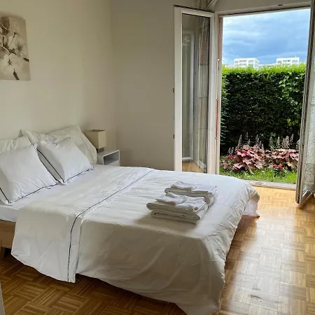 2 Bedrooms And Garden شقة