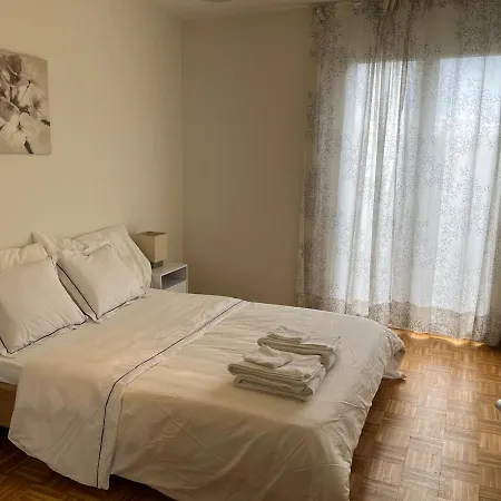 2 Bedrooms And Garden شقة