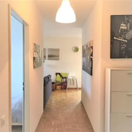 2 Bedrooms And Garden شقة *