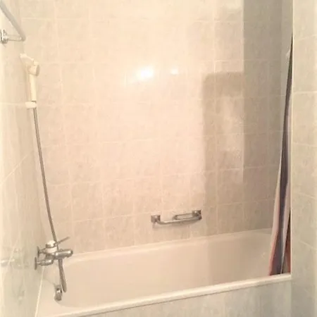 2 Bedrooms And Garden شقة